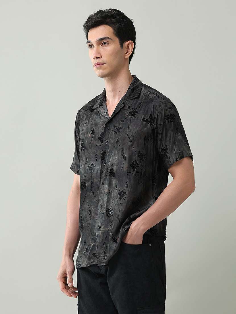 men printed collared short sleeve shirt - 22368686 -  Standard Image - 2