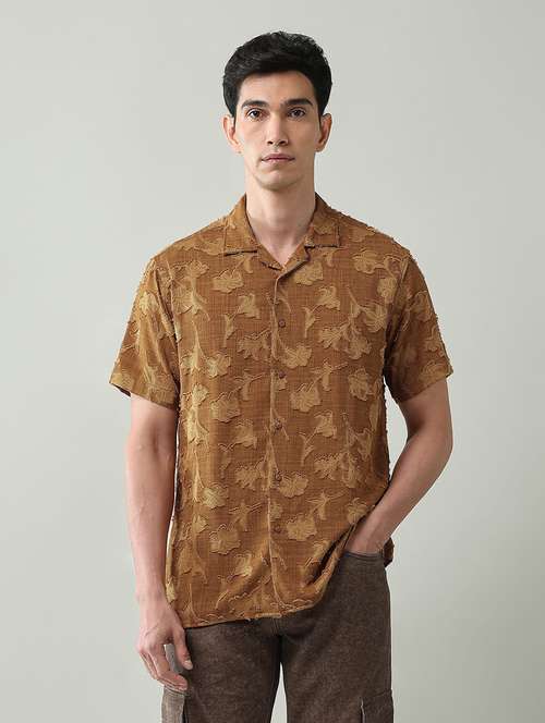 Men Self Designed Collared Short Sleeve Shirt