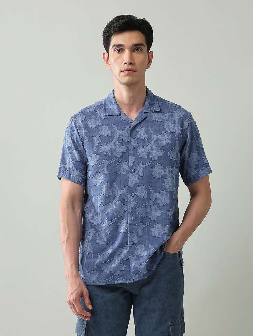 men self designed collared short sleeve shirt
