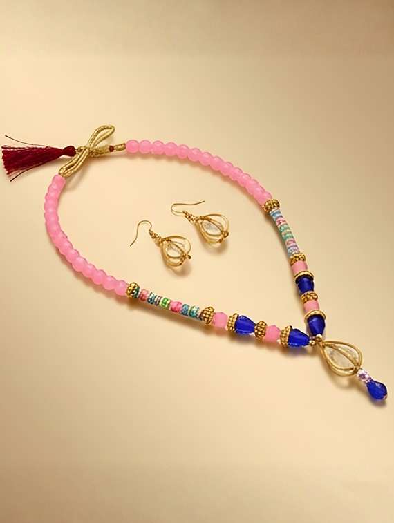 women pendant necklace set with earrings - 22373080 -  Standard Image - 2