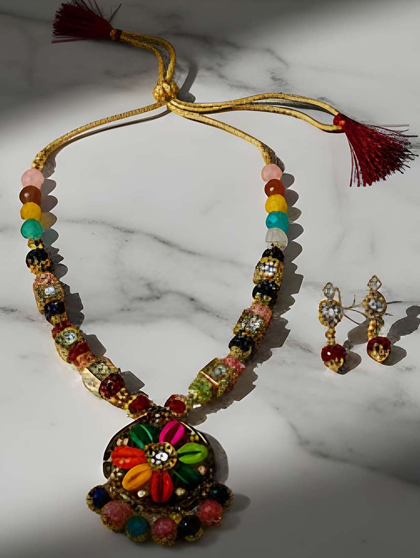 women pendant necklace set with earrings - 22373083 -  Standard Image - 2