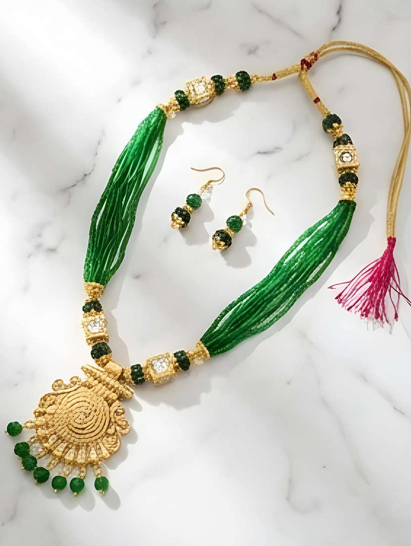 women pendant necklace set with earrings - 22373085 -  Standard Image - 2