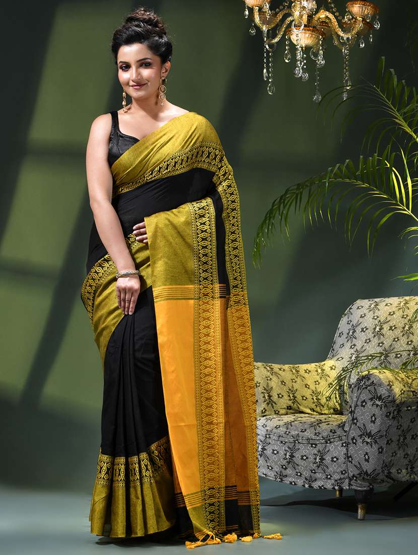 women solid with bordered handloom saree with blouse