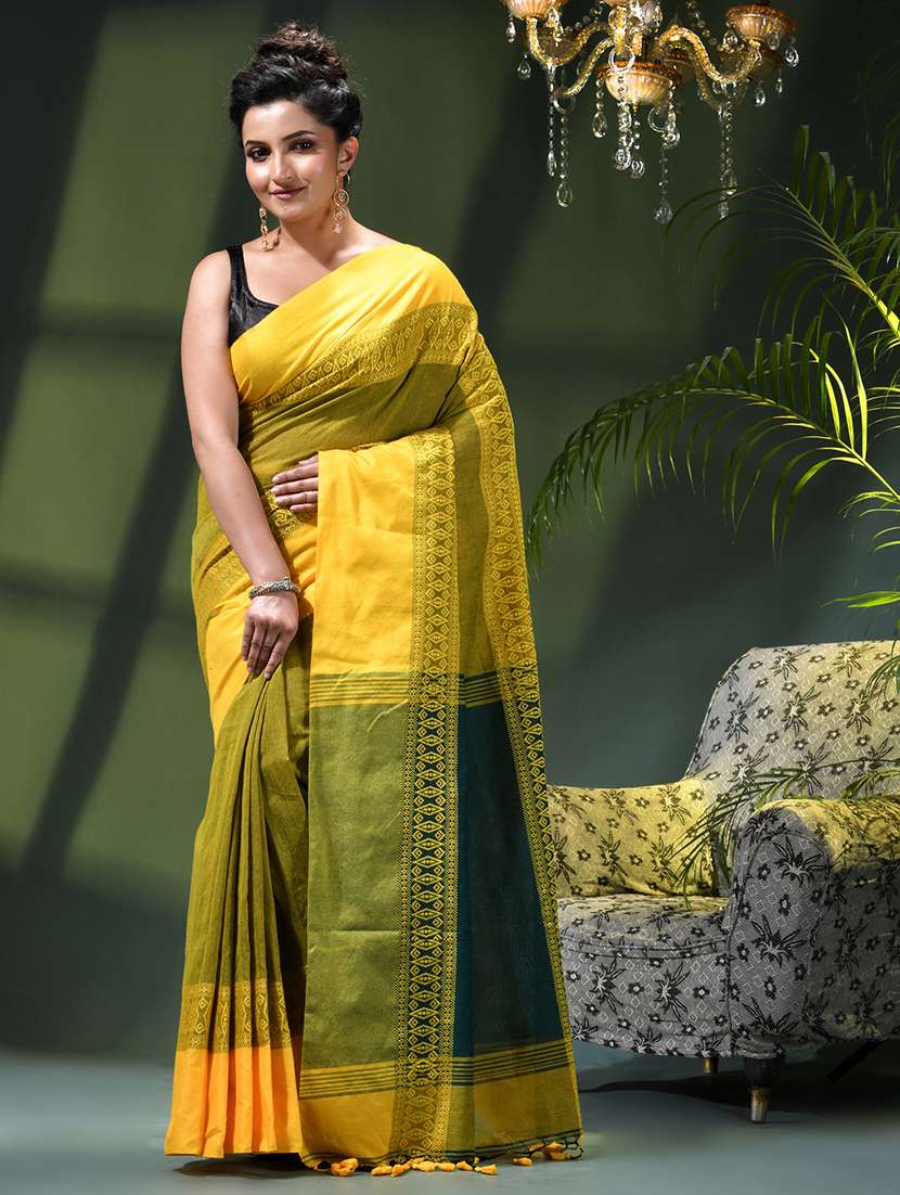women solid with bordered handloom saree with blouse