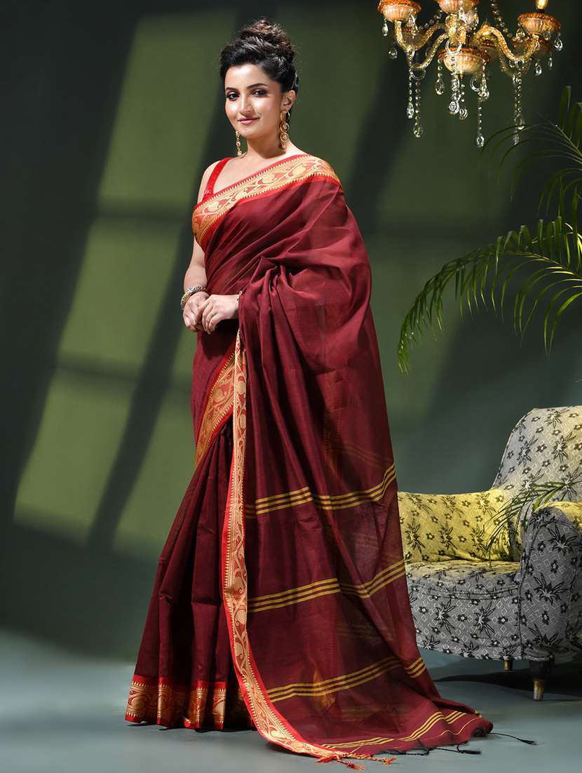 women solid with bordered saree - 22376180 -  Standard Image - 2