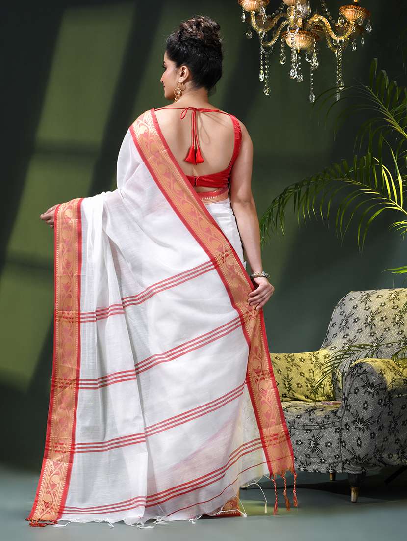 women solid with bordered saree - 22376182 -  Standard Image - 2
