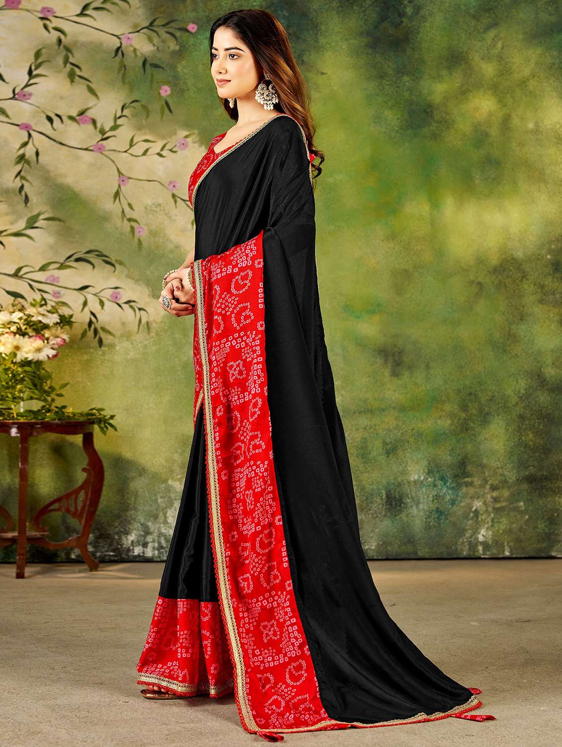 women solid with bordered saree with blouse - 22377529 -  Standard Image - 2