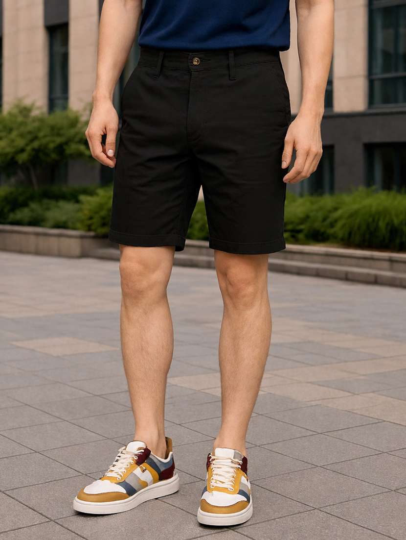 men solid mid rise regular fit shorts