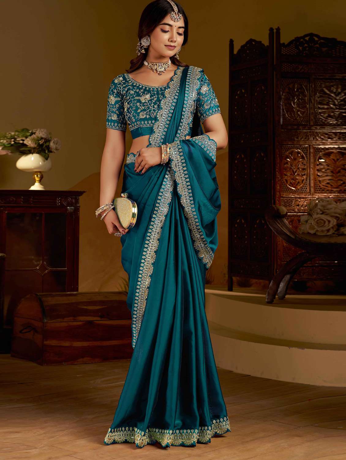 women solid with bordered saree with blouse - 22378550 -  Standard Image - 2