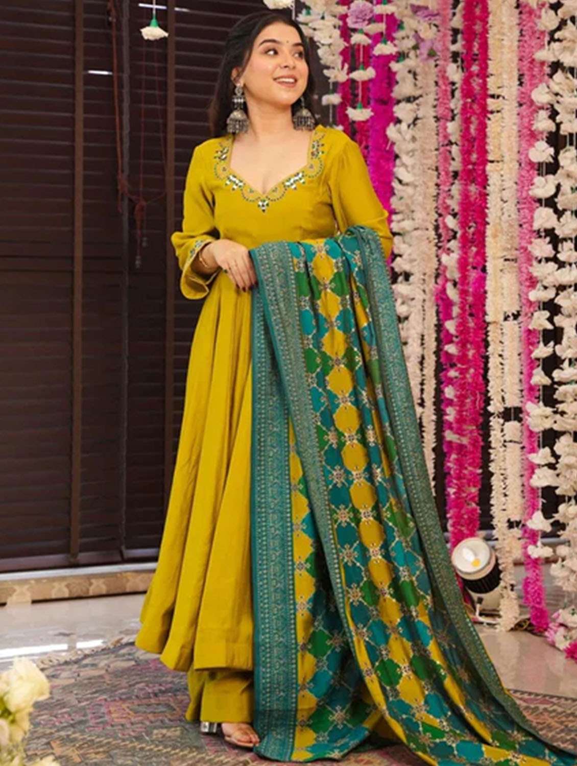 women solid three quarter sleeve kurta palazzo with dupatta set