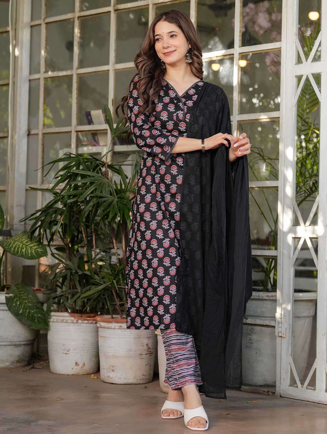 women floral three quarter sleeve kurta pant with dupatta set - 22379552 -  Standard Image - 2
