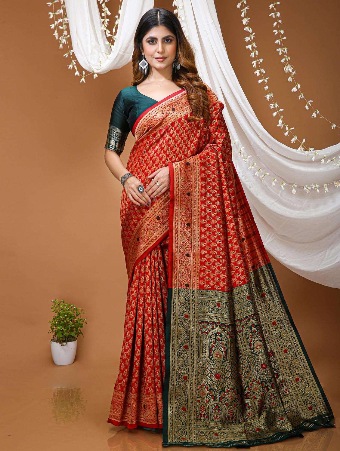 women self design banarasi saree with blouse