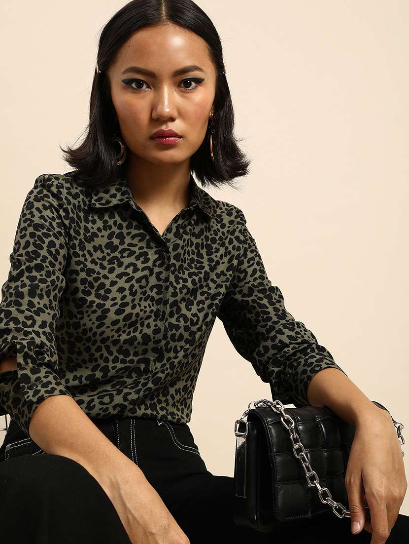 women animal print collared long sleeve top