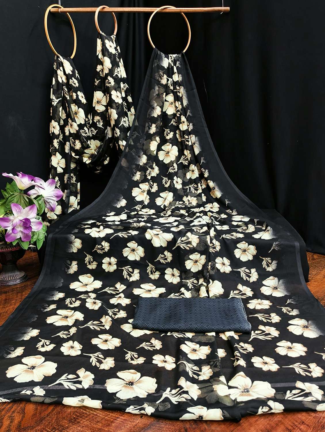 women printed casual wear saree with blouse - 22384362 -  Standard Image - 2