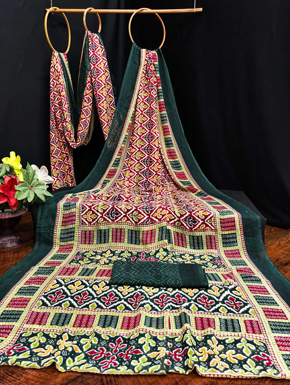 women printed casual wear saree with blouse - 22384375 -  Standard Image - 2