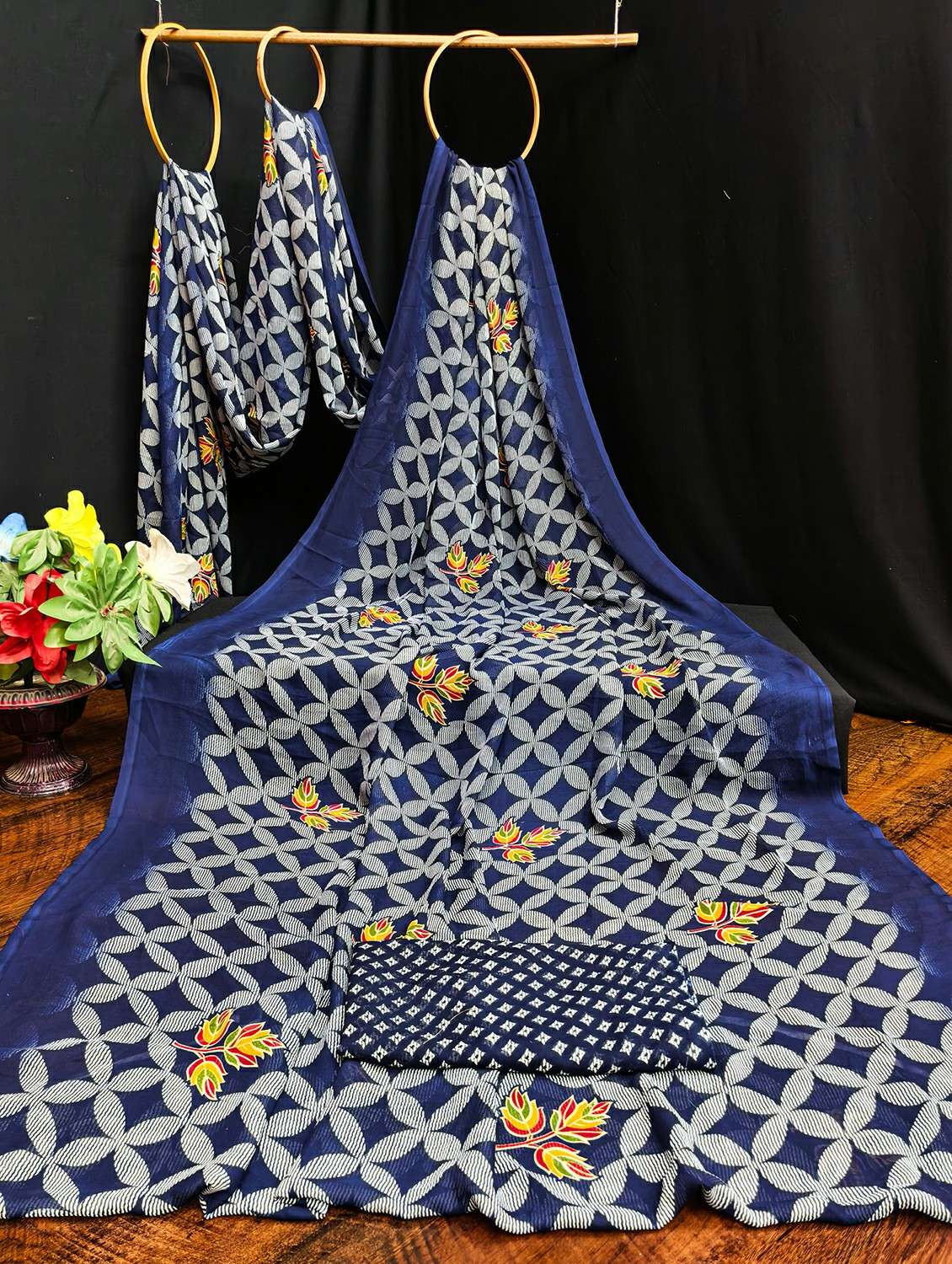 women printed casual wear saree with blouse - 22384376 -  Standard Image - 2