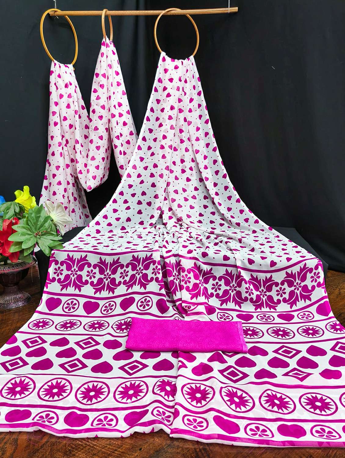 women printed casual wear saree with blouse - 22384395 -  Standard Image - 2