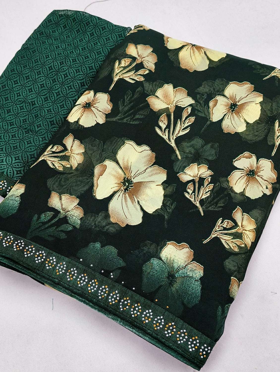 women printed casual wear saree with blouse - 22384467 -  Standard Image - 2