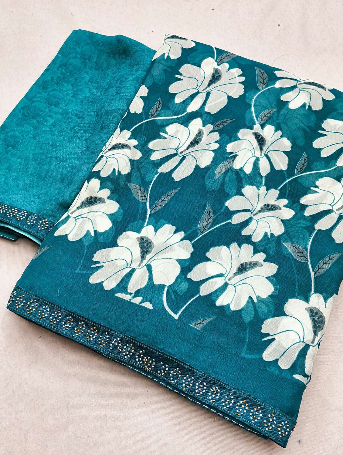 women printed casual wear saree with blouse - 22384489 -  Standard Image - 2