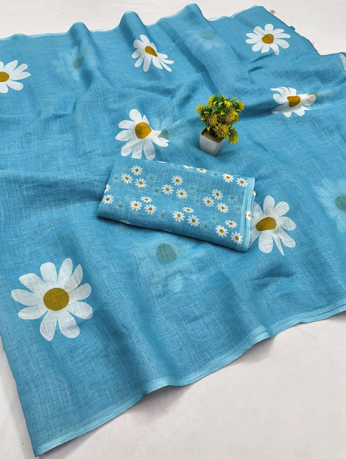 women printed casual wear saree with blouse - 22384501 -  Standard Image - 2