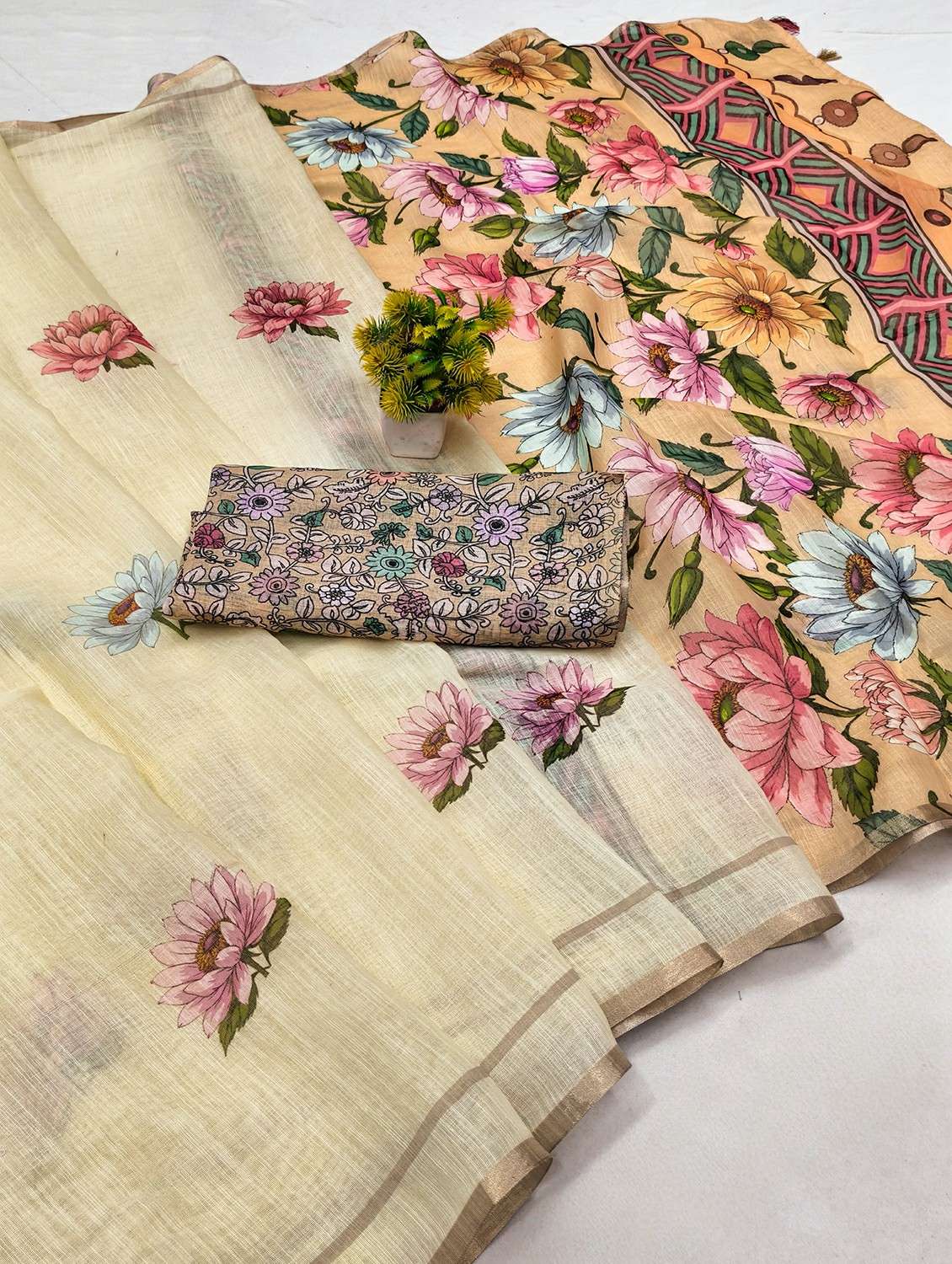 women printed casual wear saree with blouse - 22384515 -  Standard Image - 2