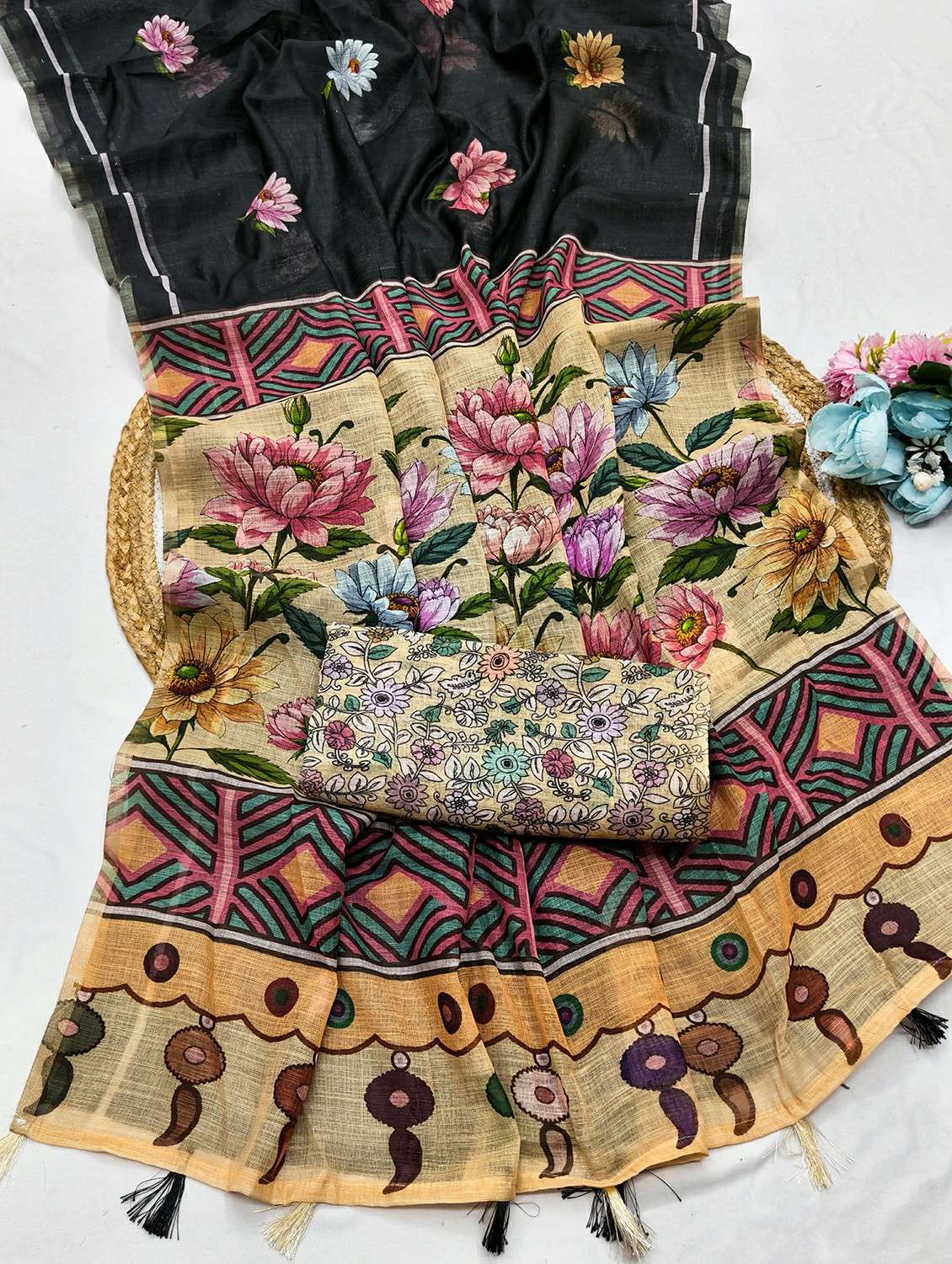 women printed casual wear saree with blouse