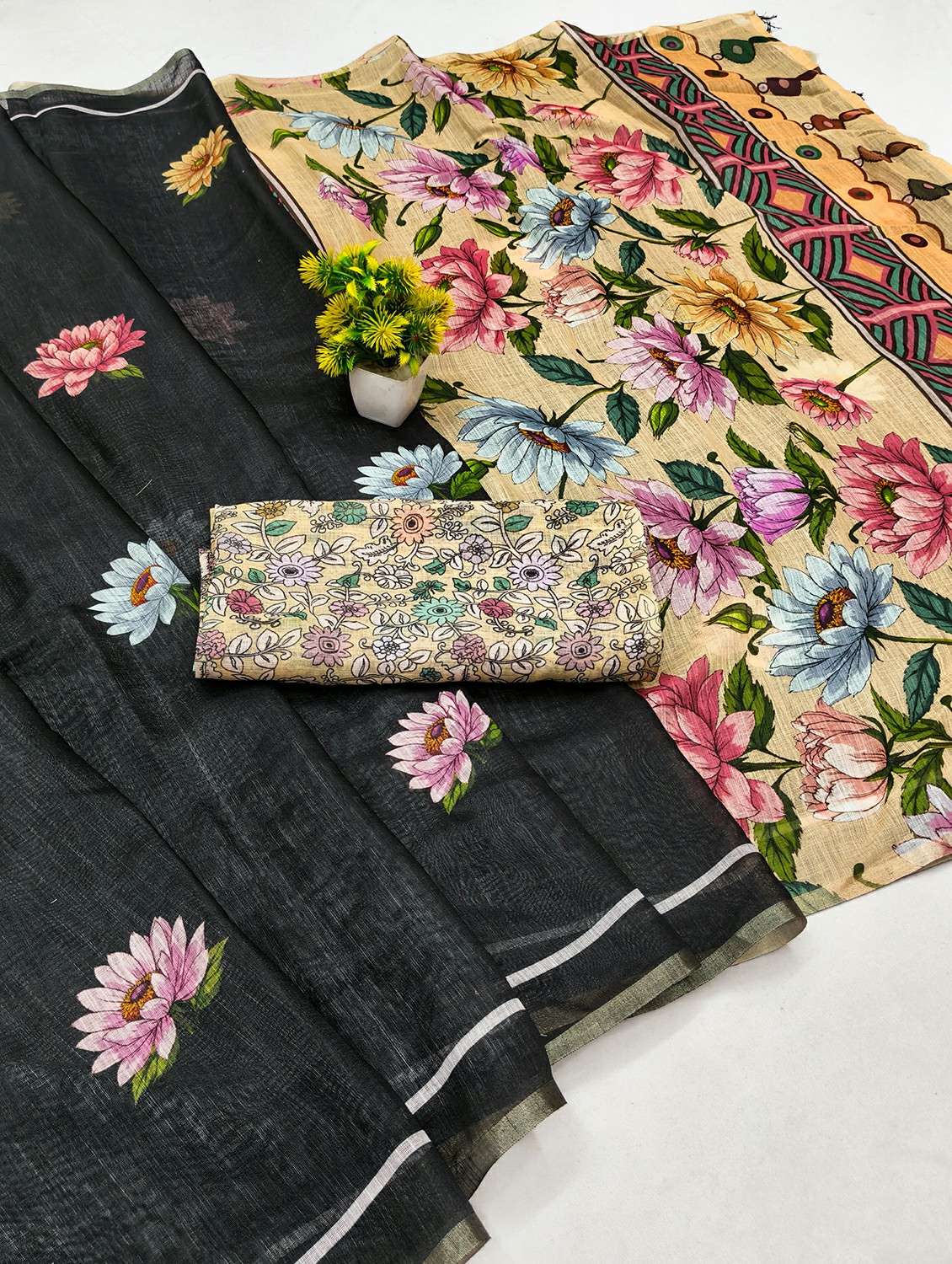 women printed casual wear saree with blouse - 22384518 -  Standard Image - 2