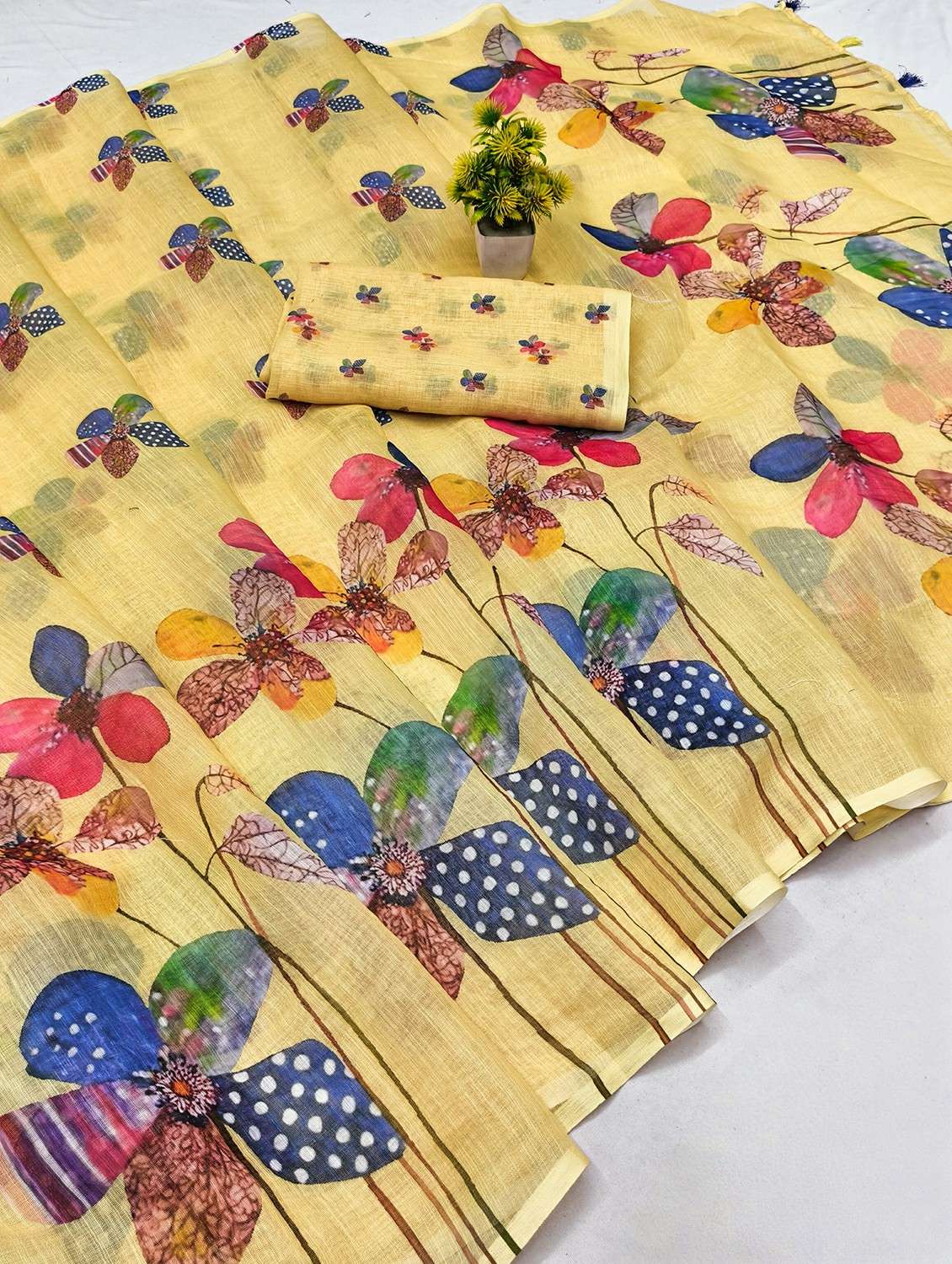 women printed casual wear saree with blouse - 22384530 -  Standard Image - 2