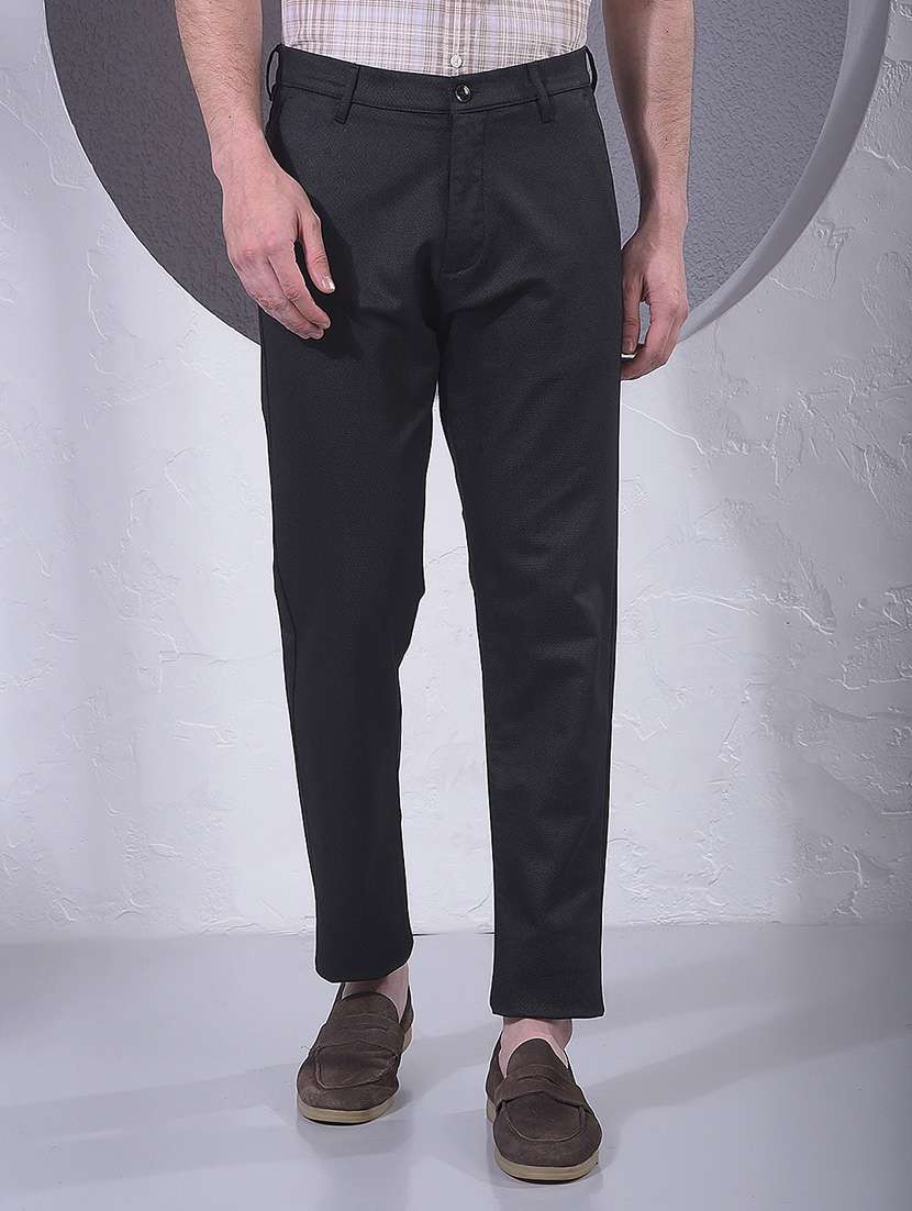 men solid mid rise chinos casual trouser