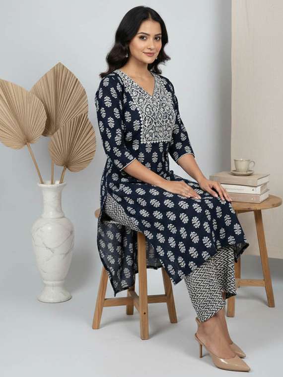 women printed three quarter sleeve kurta and pant set - 22385333 -  Standard Image - 2