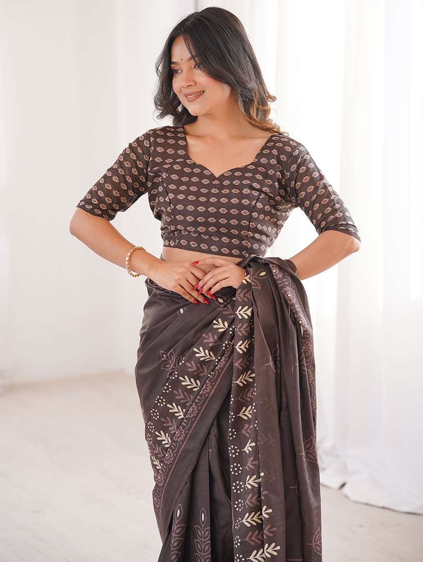 women printed casual wear saree with blouse - 22385461 -  Standard Image - 2