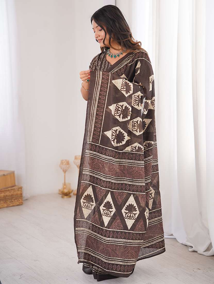 women printed casual wear saree with blouse - 22385480 -  Standard Image - 2