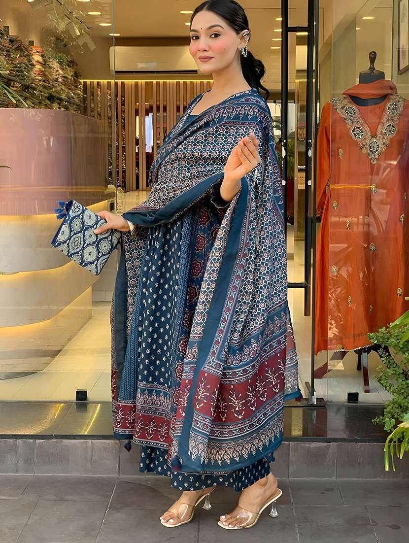 Women Printed Three Quarter Sleeve Kurta Palazzo With Dupatta Set - 22385522 -  Standard Image - 2