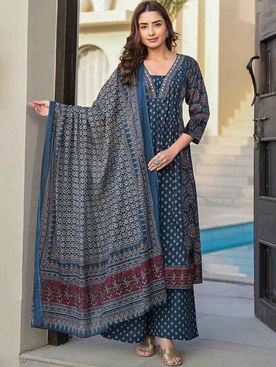 women printed three quarter sleeve kurta palazzo with dupatta set