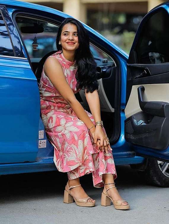 women printed sleeveless kurta pant set - 22385545 -  Standard Image - 2