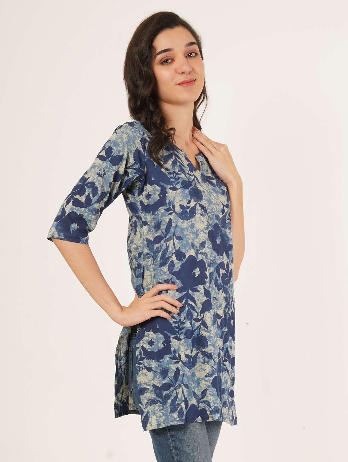 women floral printed three quarter sleeve straight kurti - 22386997 -  Standard Image - 2