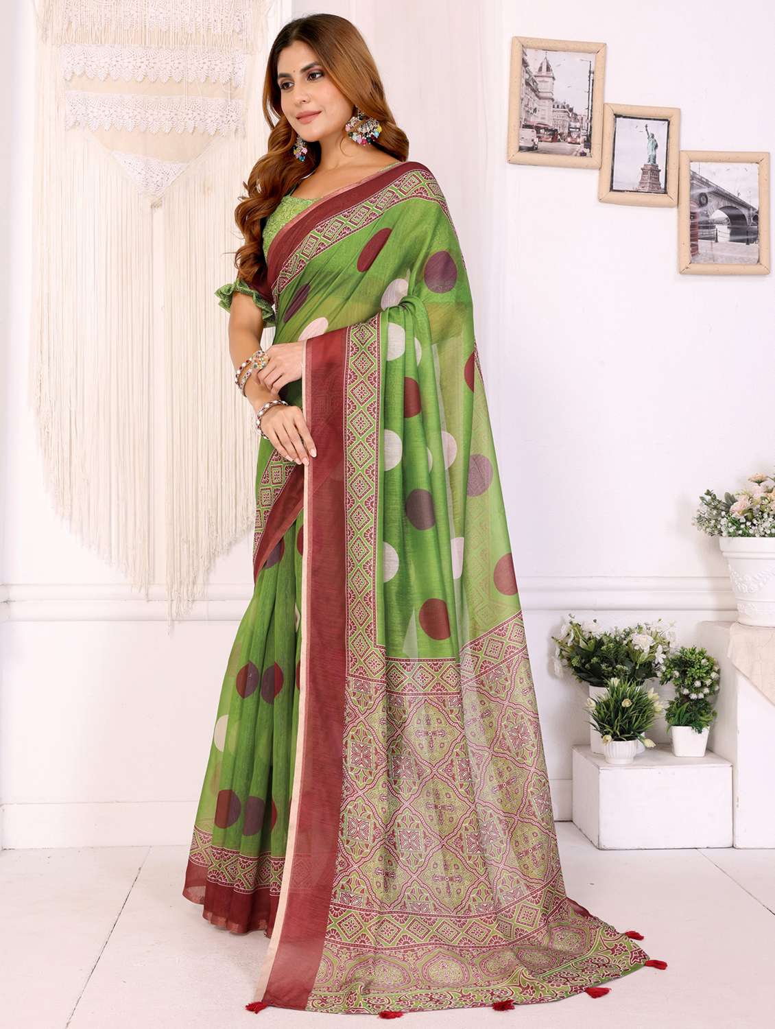 women printed casual wear saree with blouse - 22388969 -  Standard Image - 2