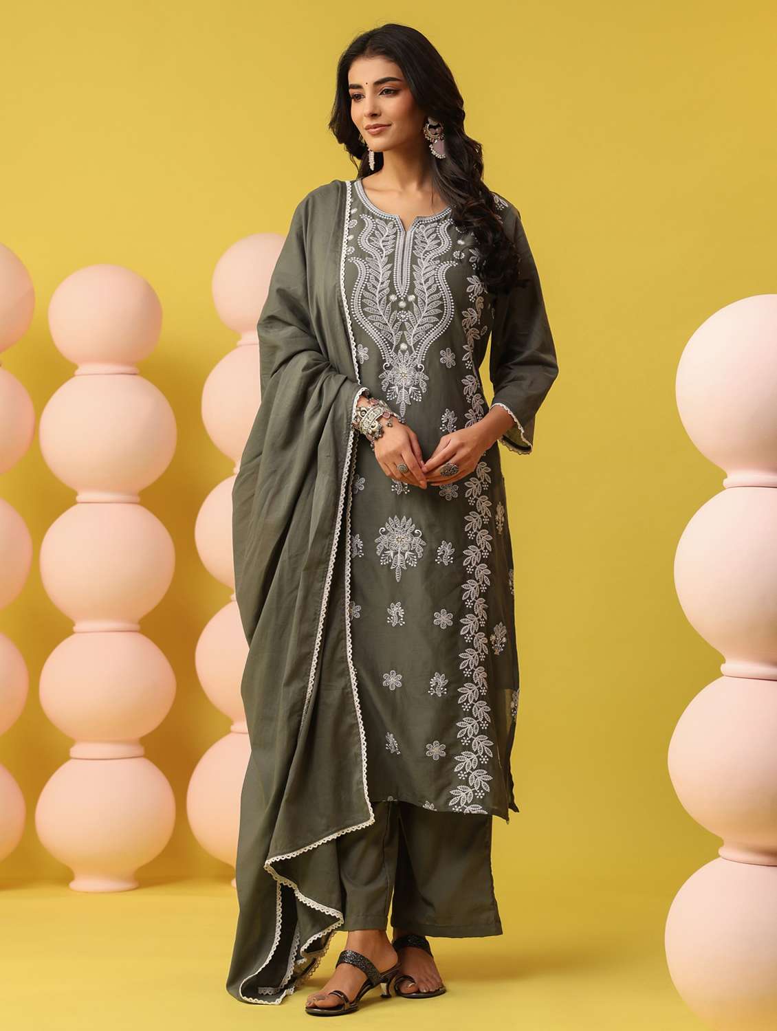 women solid with work notch neck kurta pant with dupatta set