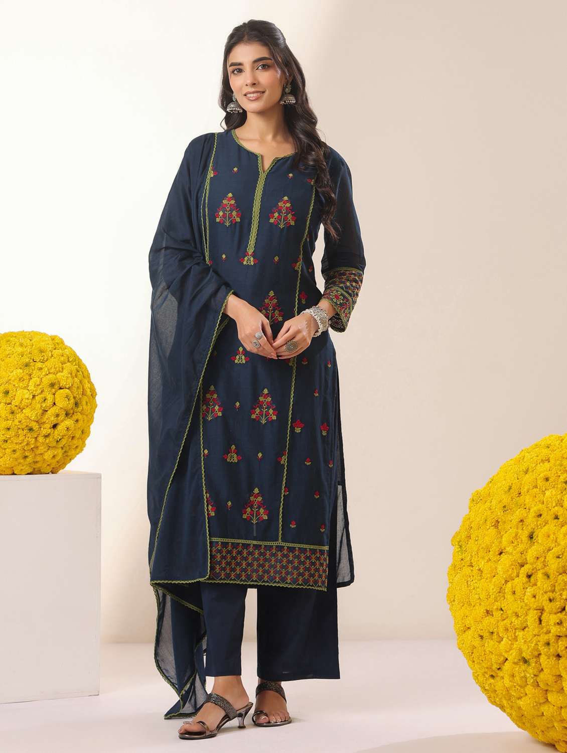Women Solid With Work Notch Neck Kurta Pant With Dupatta Set - 22390193 -  Standard Image - 2