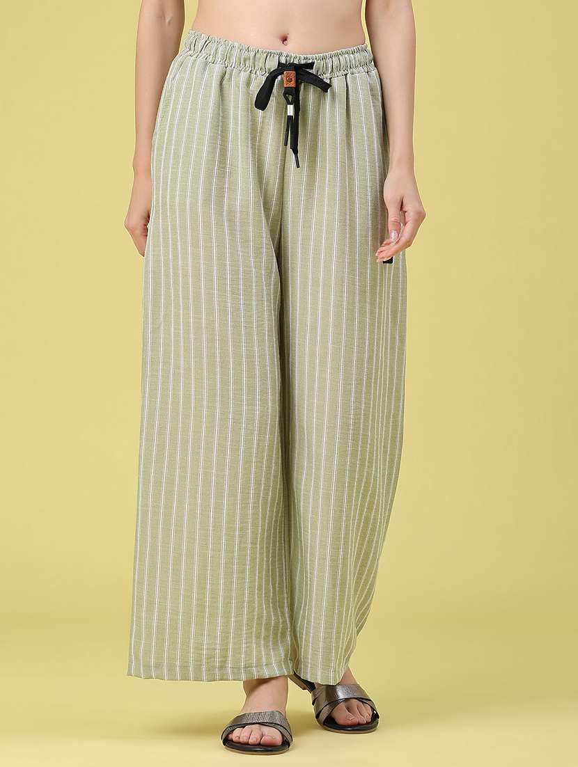 women printed mid rise wide leg trouser
