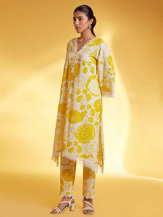 Women Printed Three Quarter Sleeve Kurta Pant Set - 22393235 -  Standard Image - 2