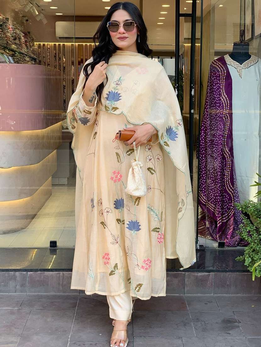 women self design three quarter sleeve kurta pant with dupatta set - 22393325 -  Standard Image - 2