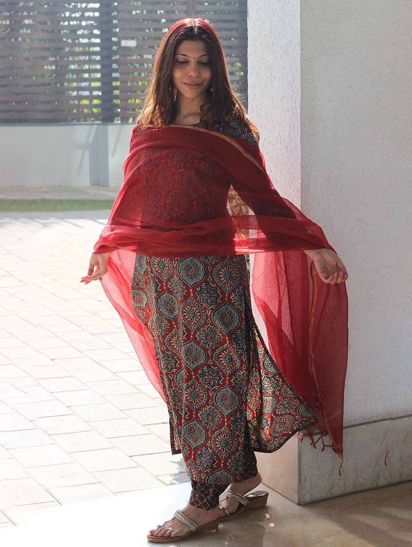 women printed three quarter sleeve kurta pant with dupatta set - 22393553 -  Standard Image - 2