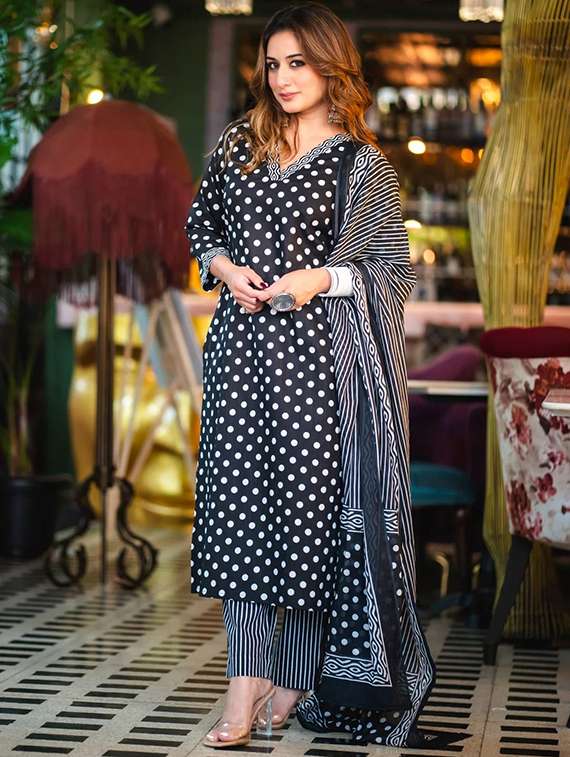 women printed three quarter sleeve kurta pant with dupatta set - 22393576 -  Standard Image - 2