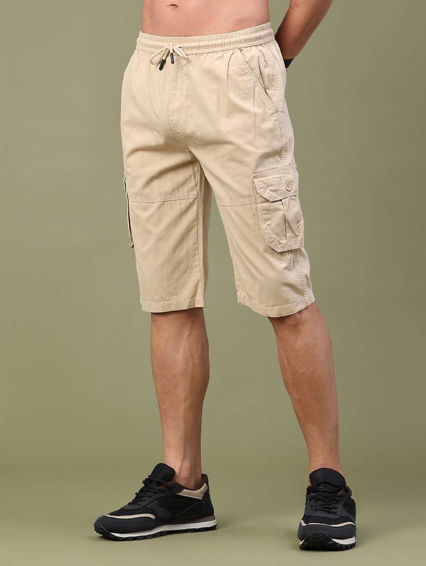 Men Solid Mid Rise Regular Fit Three - Fourth Shorts - 22394689 -  Standard Image - 2