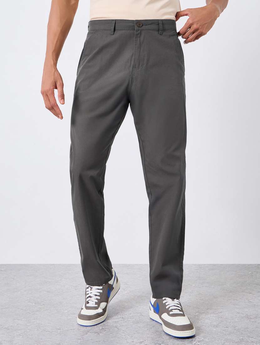 men solid mid rise chinos casual trouser