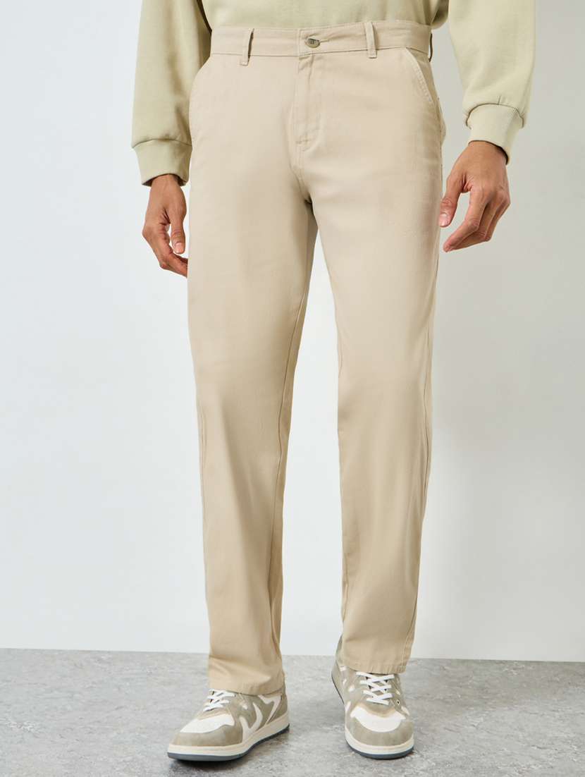 men solid mid rise flat front casual trouser