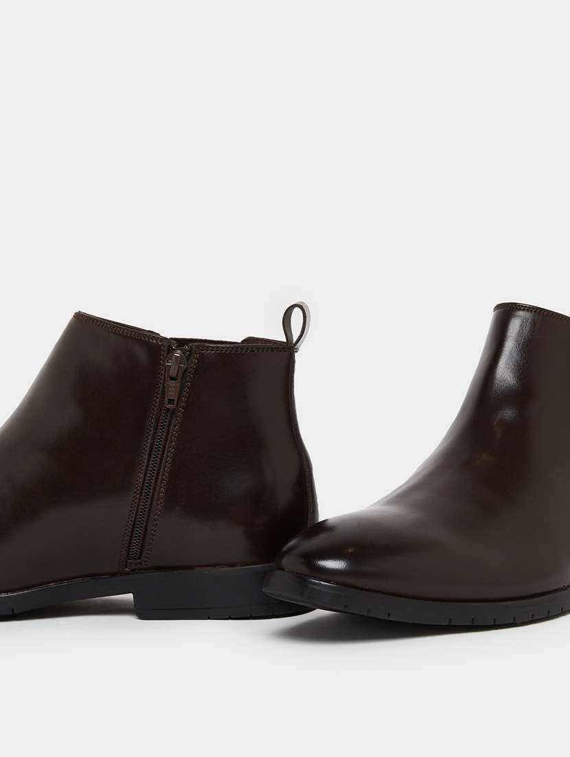 men solid chelsea boots - 22394992 -  Standard Image - 2