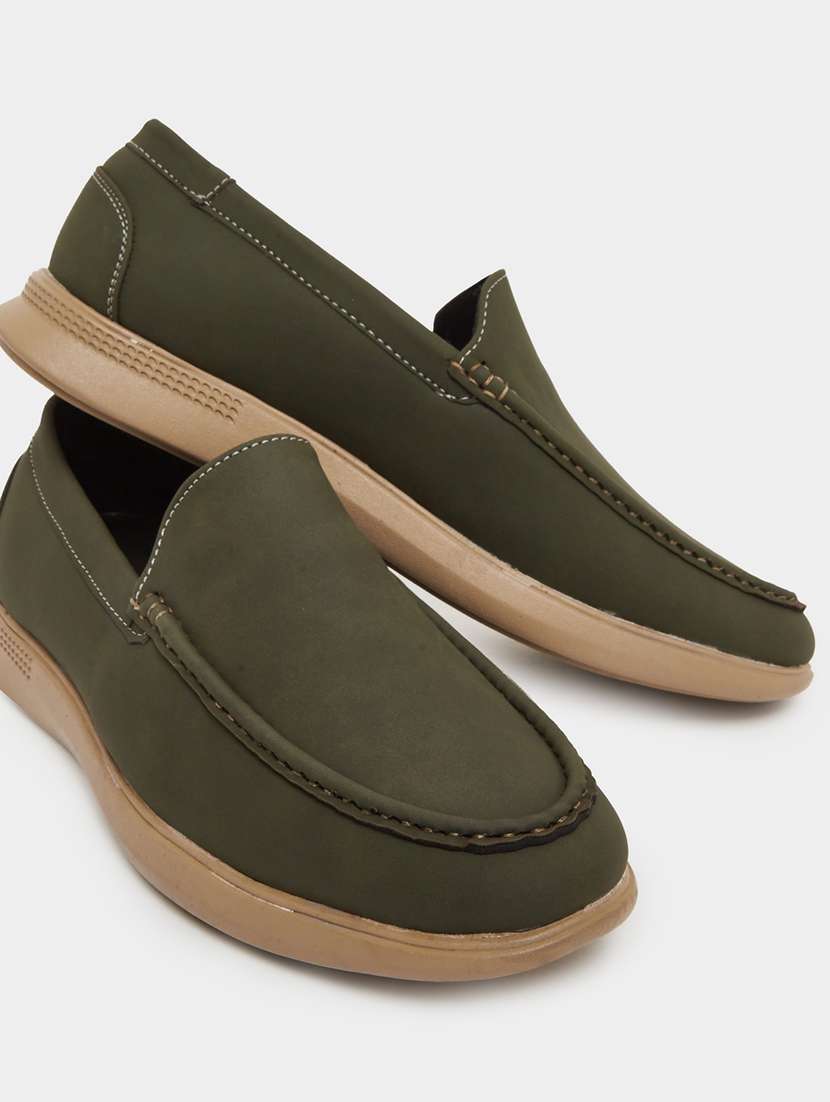 Men Solid Slip On Casual Loafers - 22395010 -  Standard Image - 2