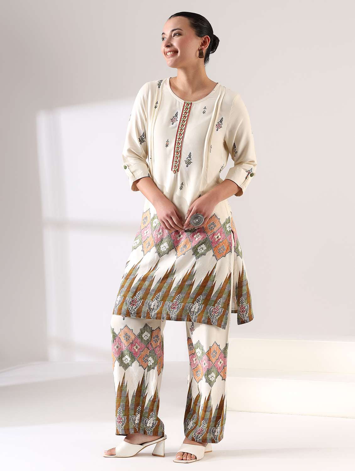 women printed three quarter sleeve ethnic co-ord set - 22398110 -  Standard Image - 2